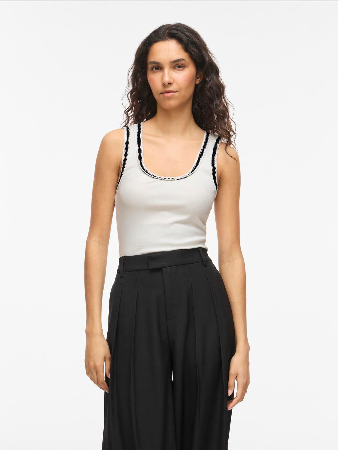 model_shot-front